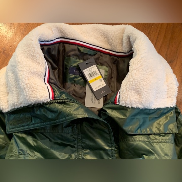 Hooded Fleece-Trim Utility Jacket
Tommy Hilfiger In: Olive - Picture 5 of 5